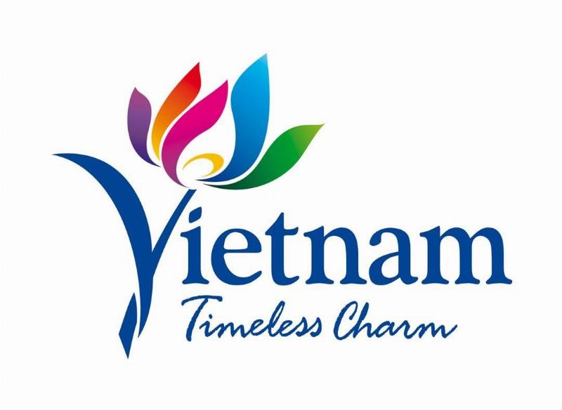 Một mâm trái cây tươi ngon chuẩn bị cho du khách thưởng thức tại vườn, minh họa dịch vụ trong giá vé
